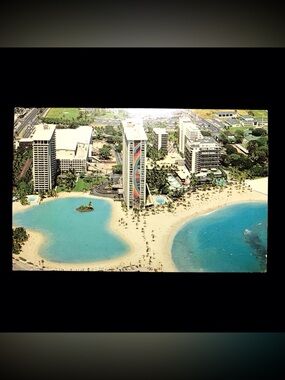 Vintage “The Hilton Hawaiian Village Hotel”- Postcard